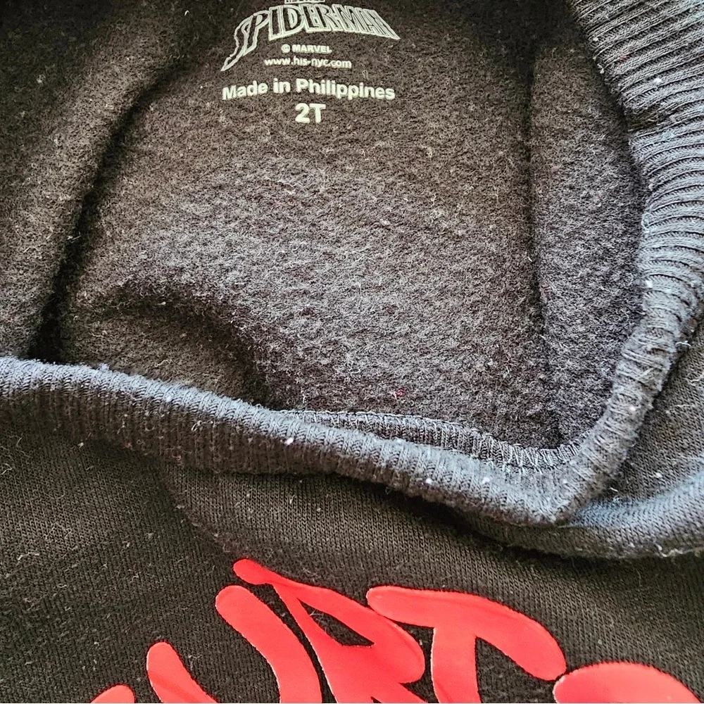2T Black sweatsuit‎ featuring a red Spider-Man graphic Web Retro Avenger Heros